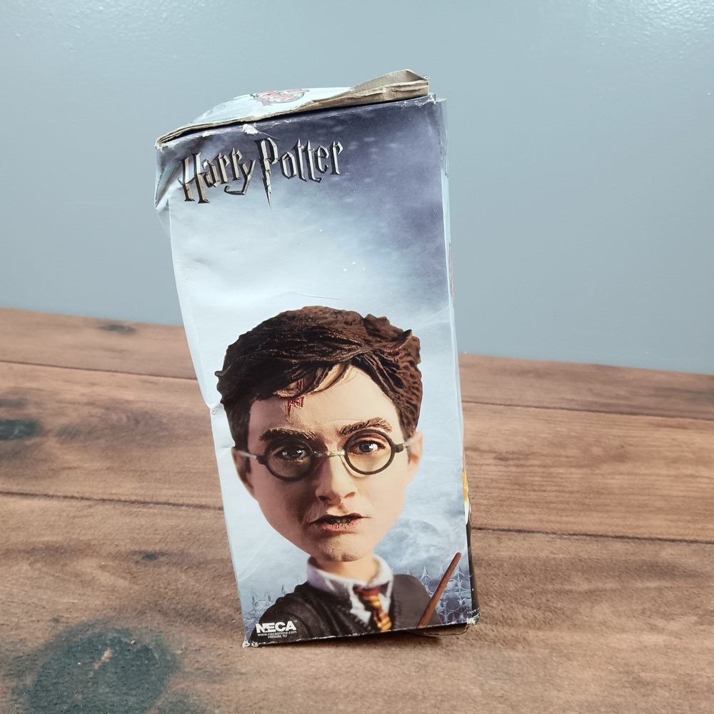 NECA Harry Potter Head Knocker Harry Potter Ron and Herminie Figure - Picture 3 of 16